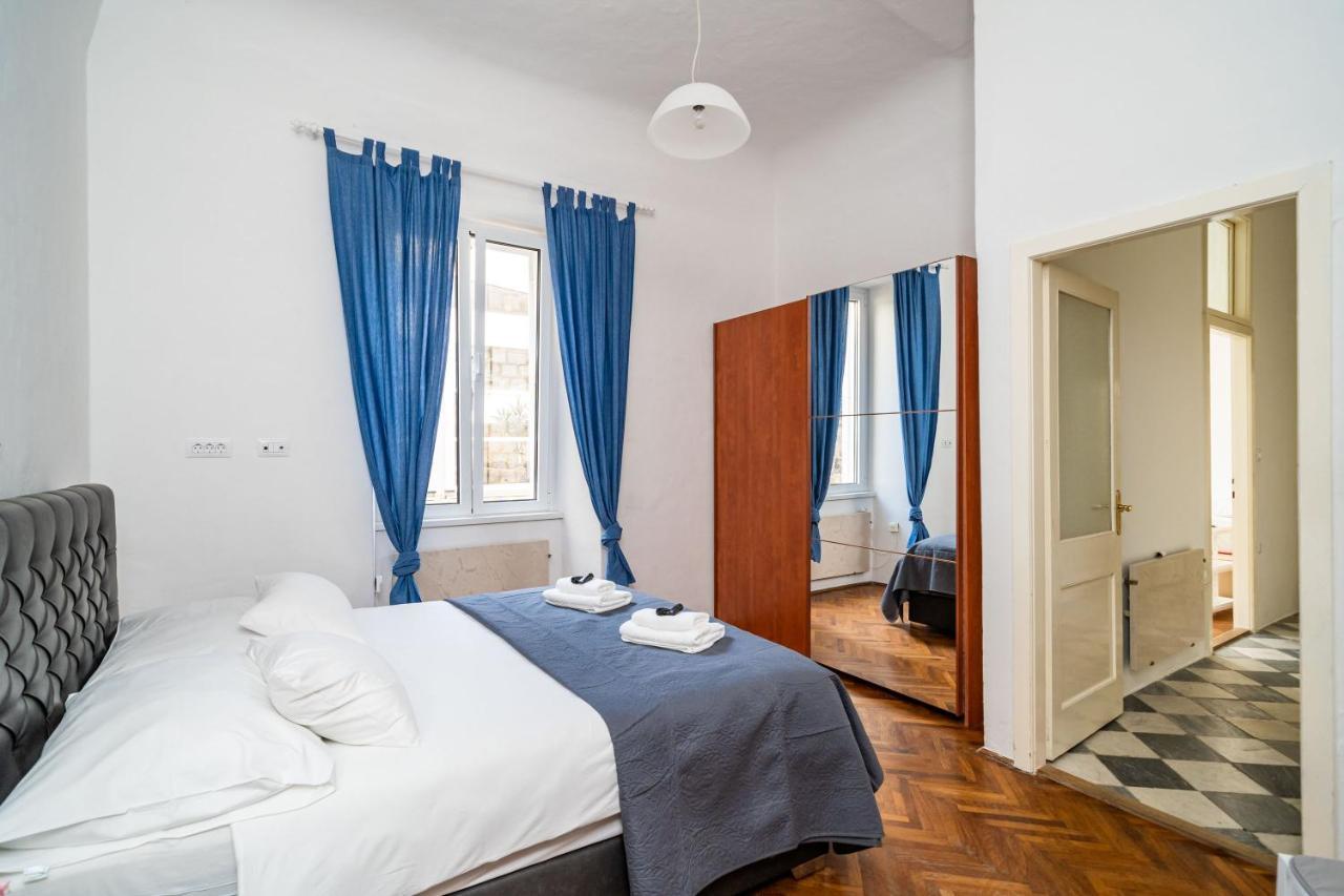 Laus I , Apartment In Old Town ドゥブロブニク エクステリア 写真
